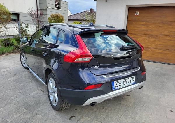 Volvo V40 cena 75000 przebieg: 91000, rok produkcji 2016 z Szczecin małe 277